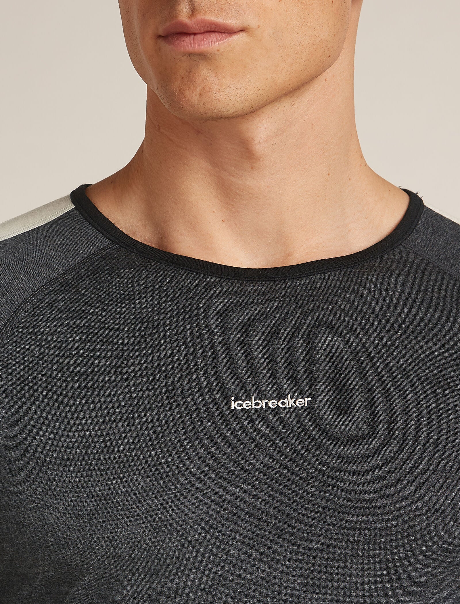 Men's Merino 200 Oasis+ Long Sleeve Crewe Thermal Top - Image 6