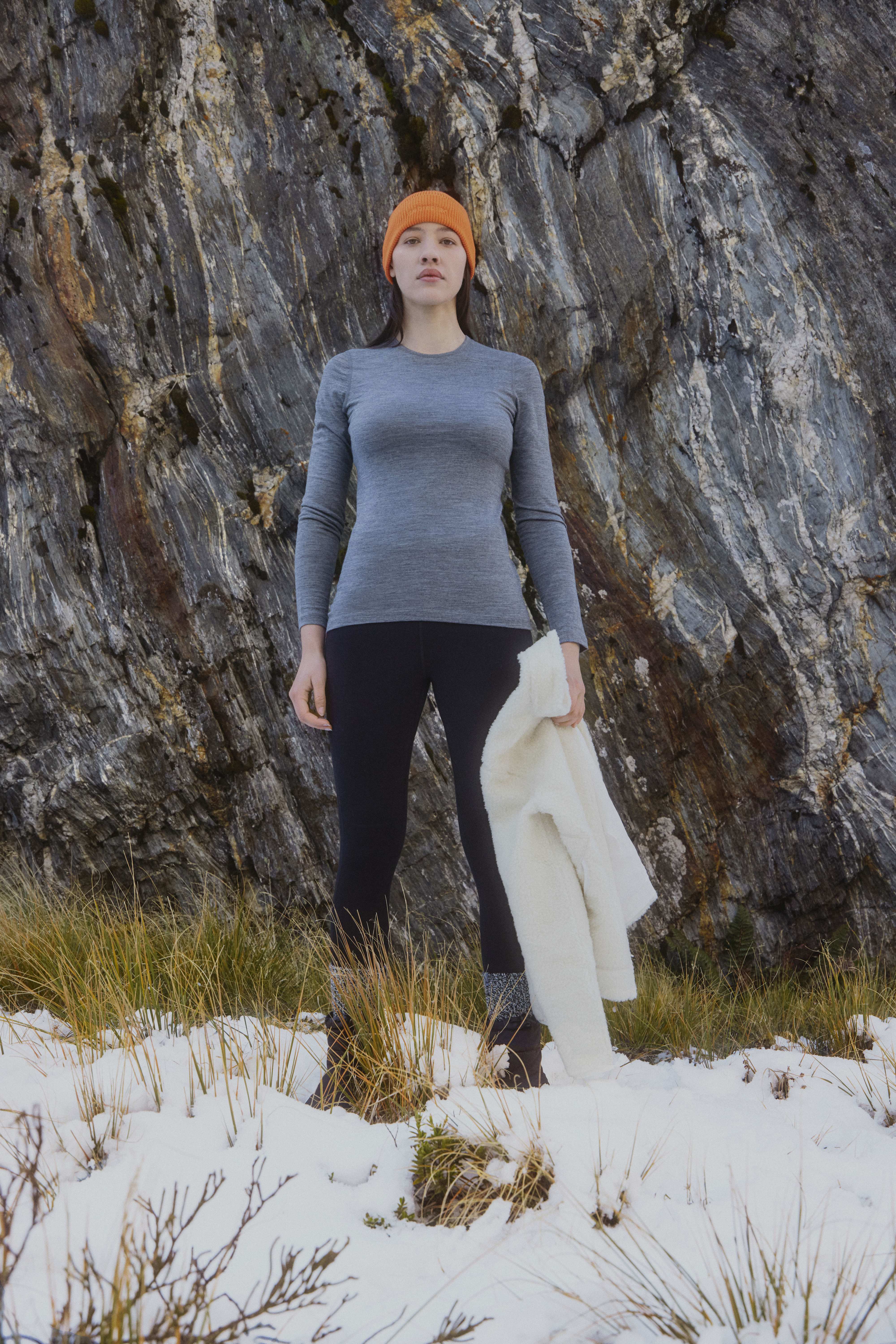 Women's Merino 200 Oasis Long Sleeve Crewe Thermal Top - Image 11