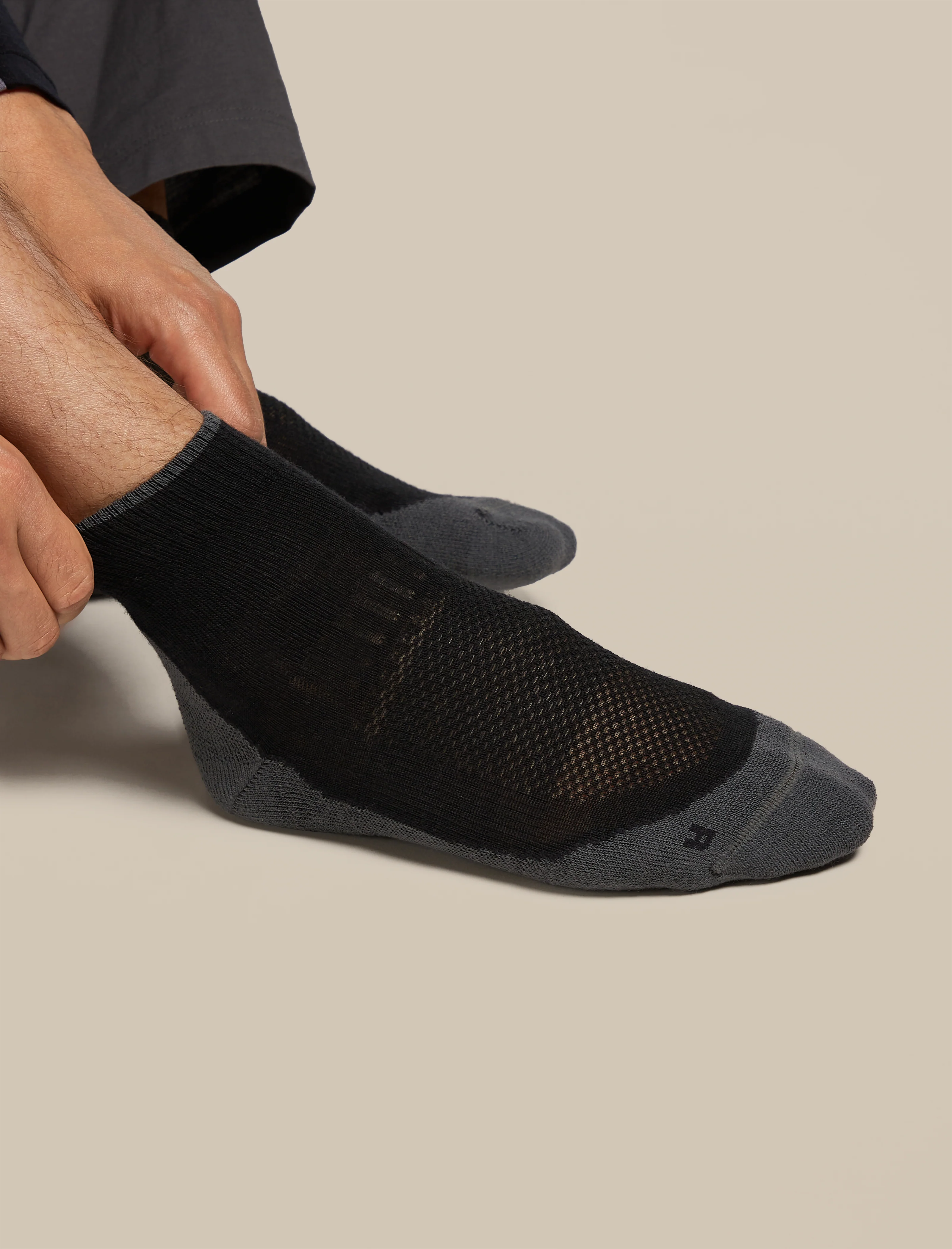 Men's Merino Hike+ Light Mini Socks - Image 2