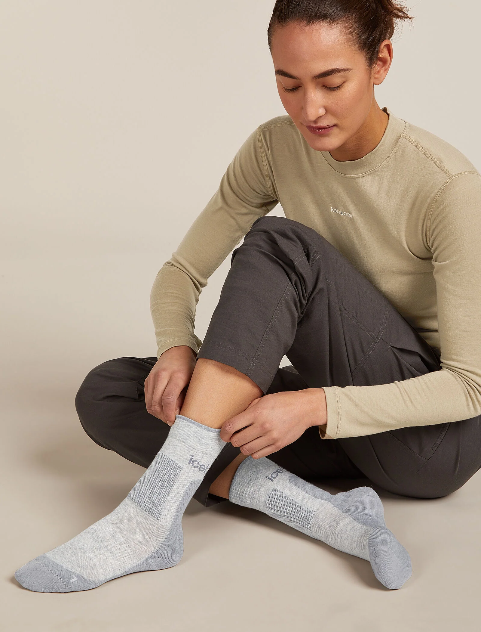 Women's Merino Hike+ Medium Crew Socks - Image 2