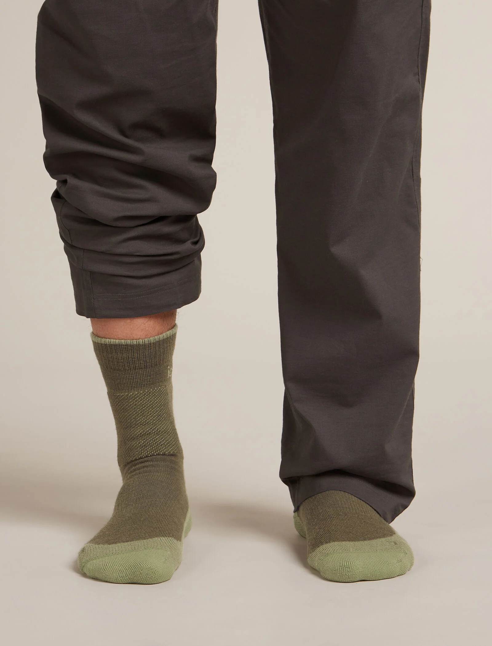 Men's Merino Hike+ Medium Crew Socks - Image 3