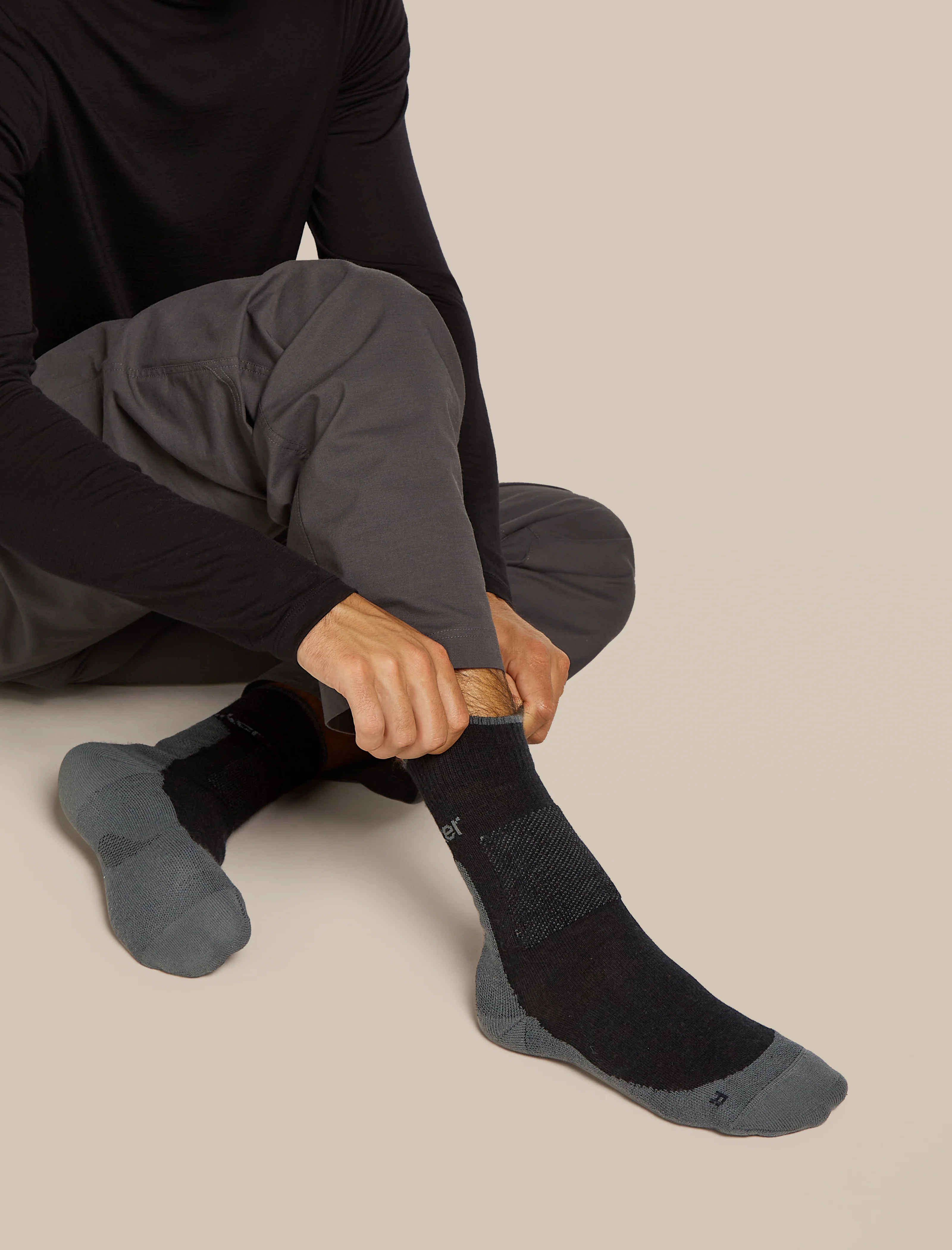 Men's Merino Hike+ Medium Crew Socks - Image 2