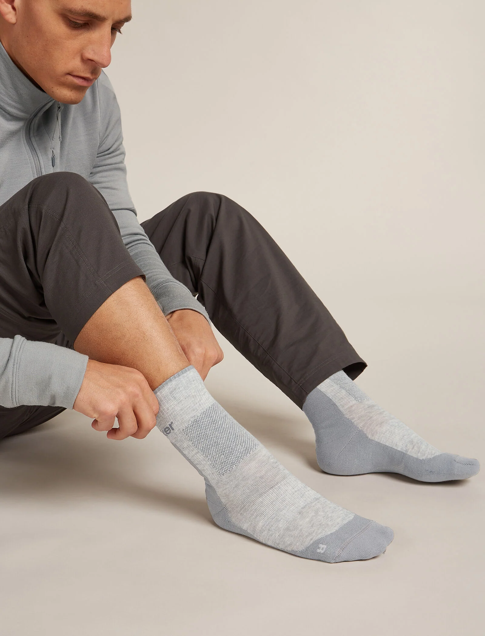 Men's Merino Hike+ Medium Crew Socks - Image 2