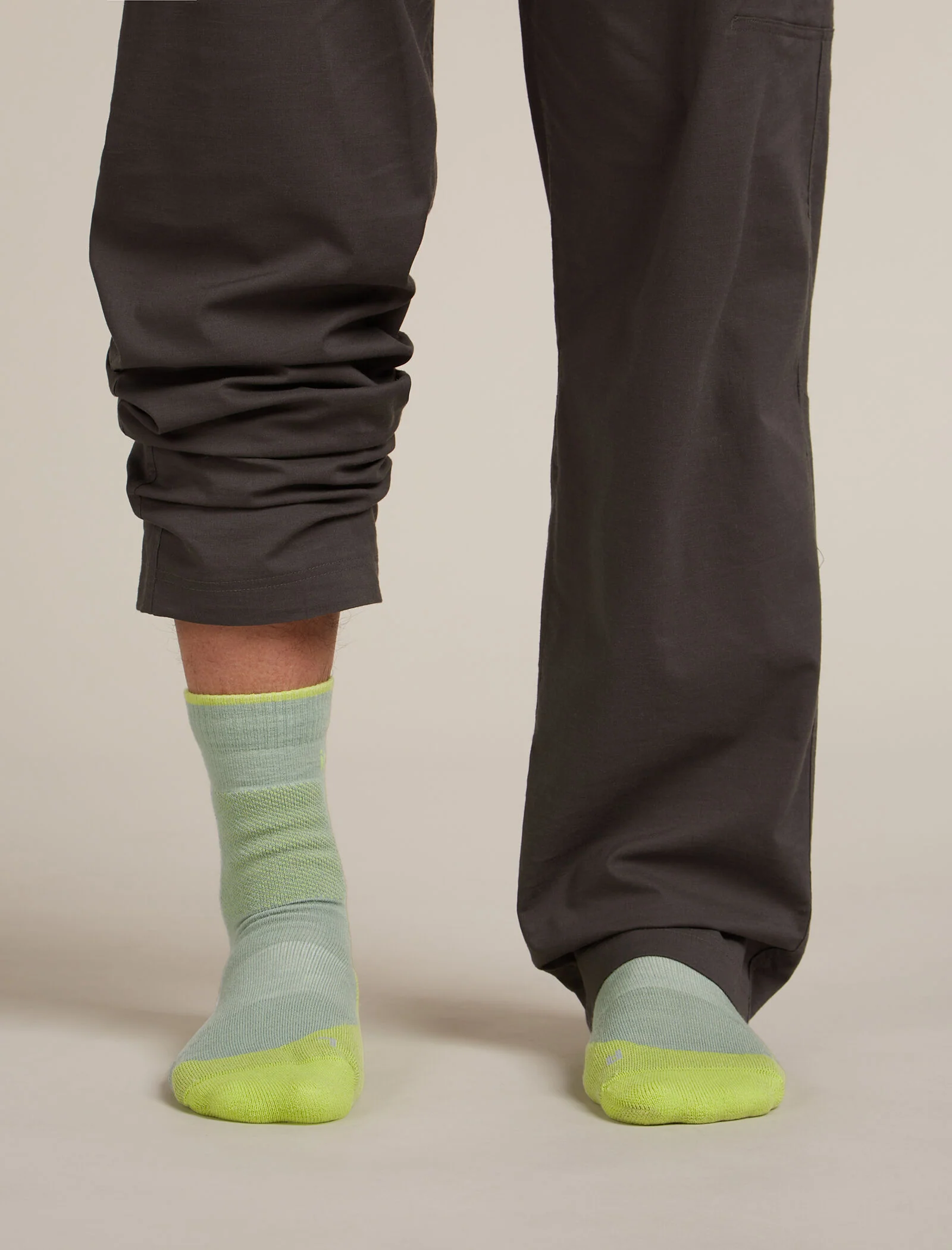 Men's Merino Hike+ Medium Crew Socks - Image 3