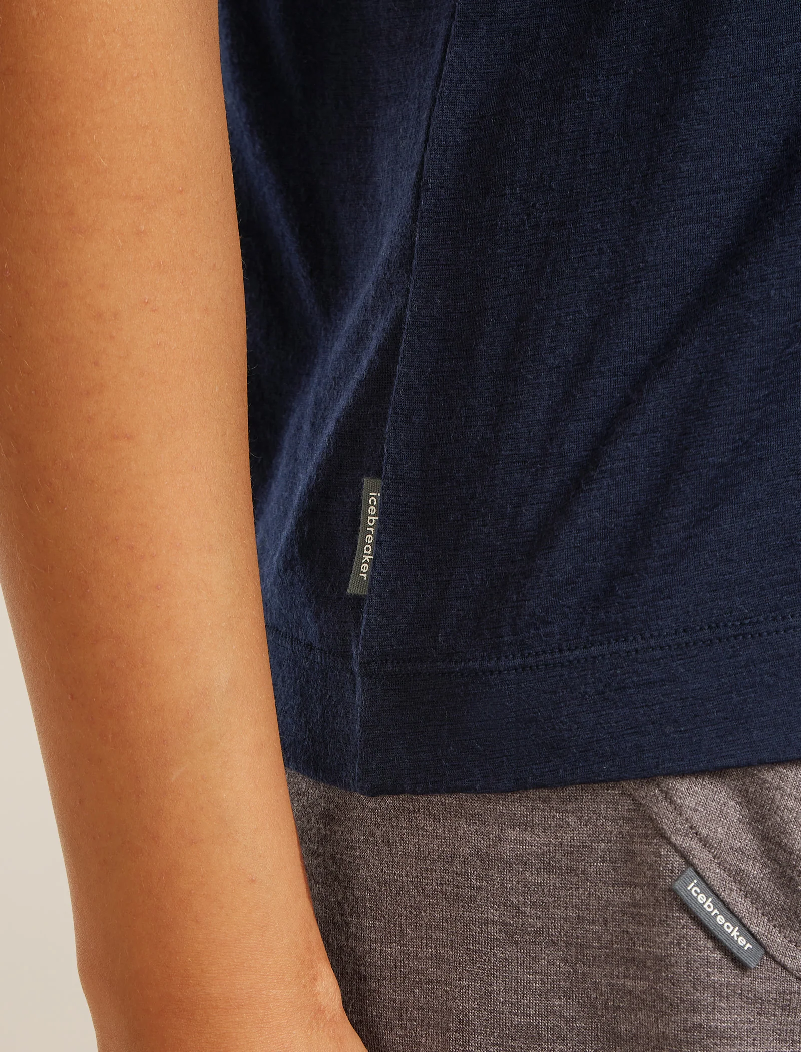 Women's Merino 150 Tech Lite Short Sleeve Relaxed V Neck Tee - Image 6