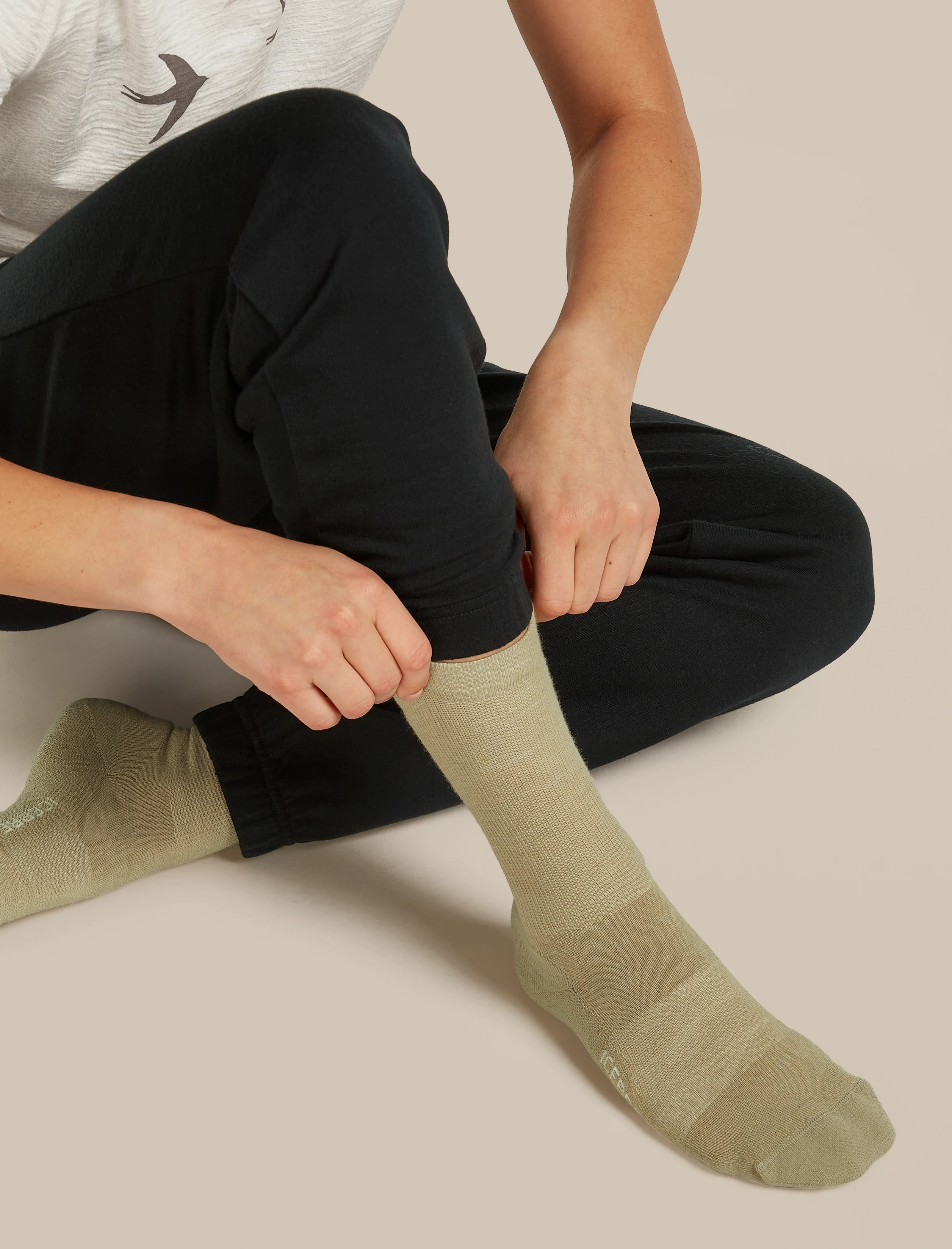 Women's Merino Lifestyle Light Crew Socks - Image 5